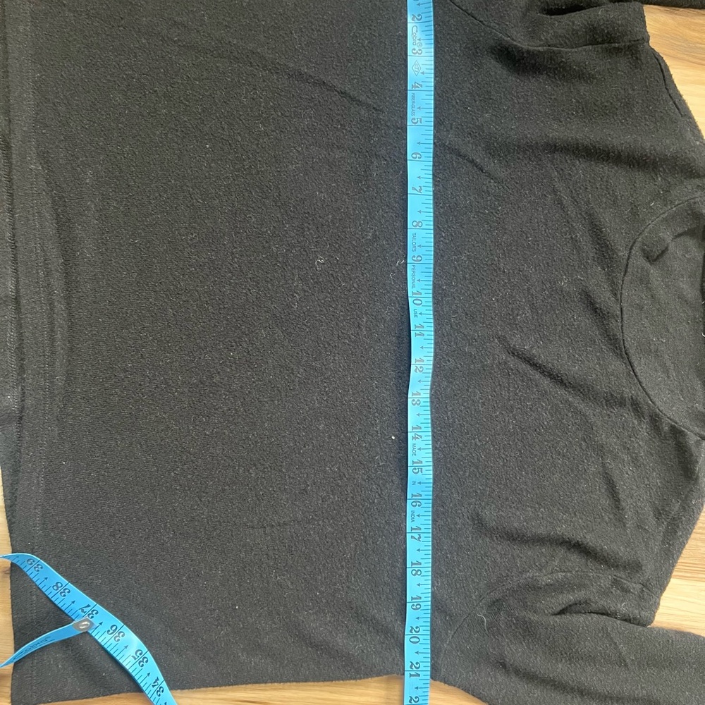 Soft cozy elegant Black Long Sleeve crew neck sweater - Picture 3 of 5